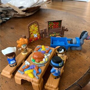 Vintage Thanksgiving Celebration Little People set